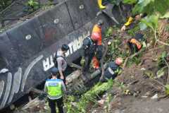 Tiga orang tewas akibat bus pariwisata masuk jurang di Tasikmalaya